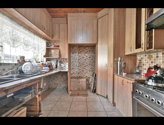 5 BEDROOM HOUSE FOR SALE IN MONDEOR